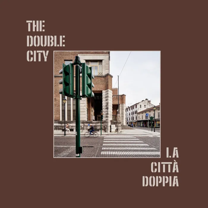 Copertina libro fotografico La Città Doppia